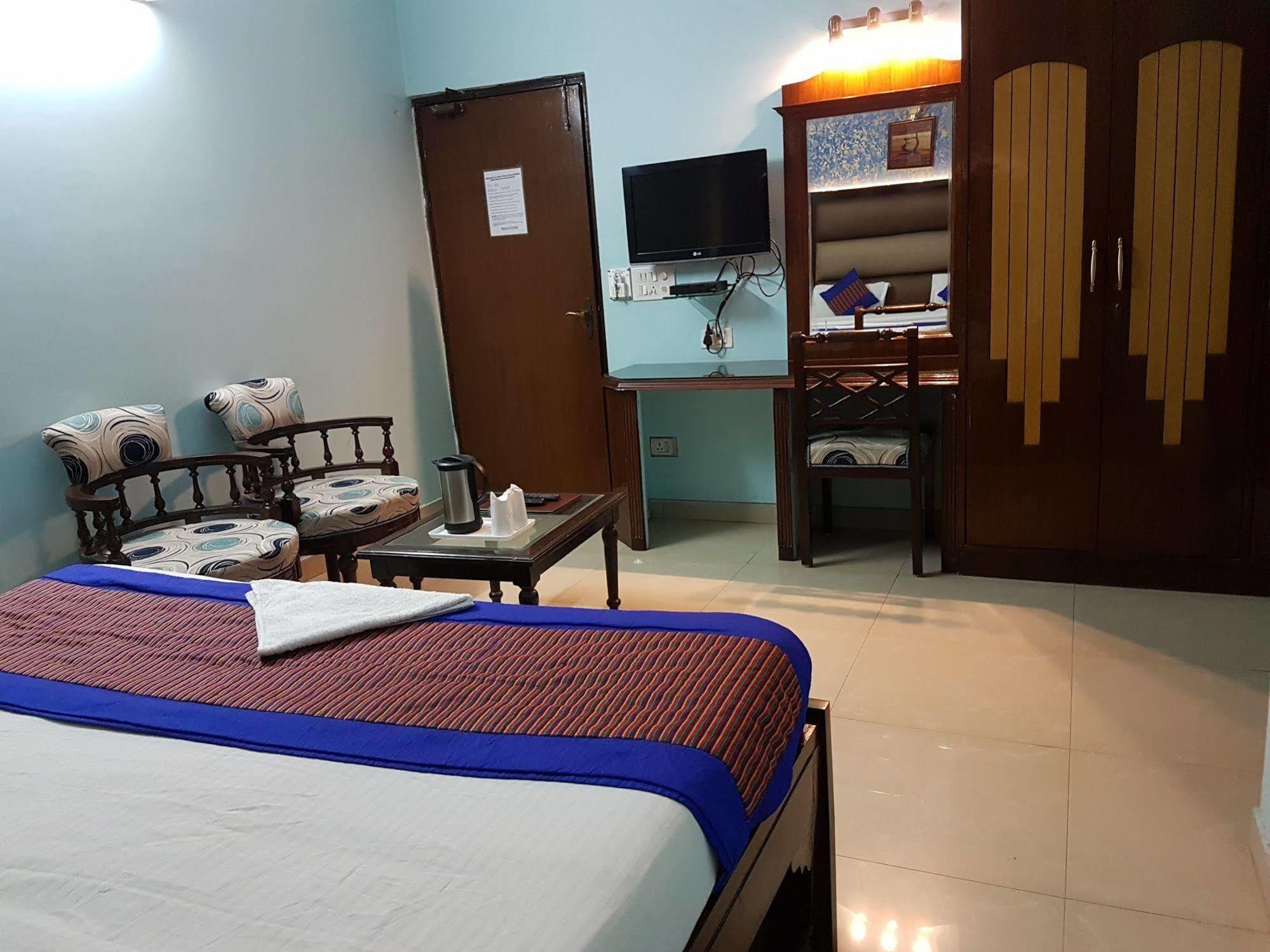Treebo Paras International Delhi  Exterior photo